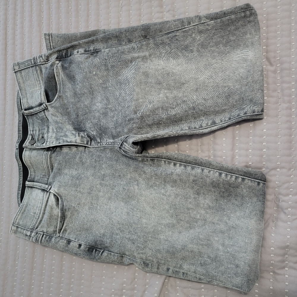 Gray wash straight jeans